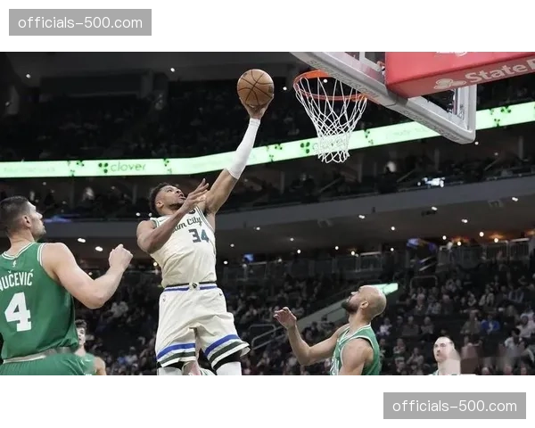 特纳19分11篮板2盖帽护框表现,雄鹿内线轮换深度优势明显 特纳19分11篮板2盖帽护框表现,雄鹿内线轮换深度优势明显